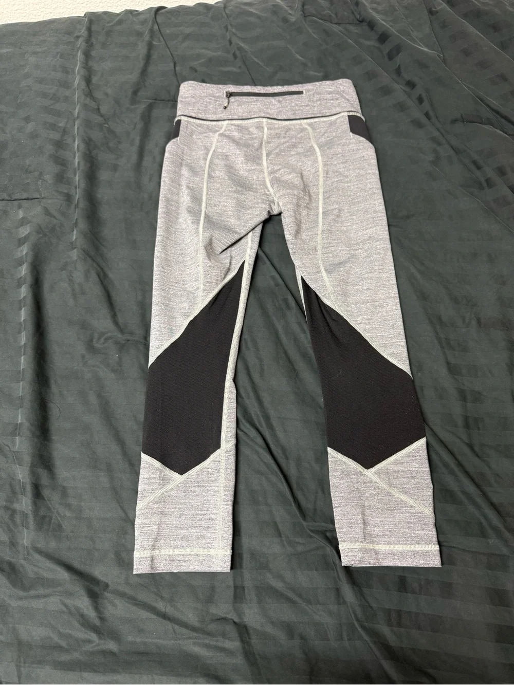 Lululemon Pace Rival Crop 22” Size 4 with three pockets